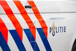 Inslagen in ruit van school, getuigen gezocht