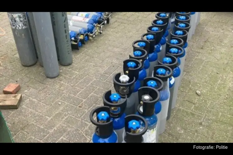 Tientallen lachgasflessen aangetroffen na meerdere anonieme meldingen