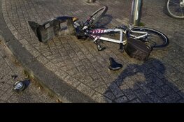 Verdachte rijdt politiebike total loss