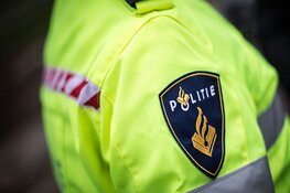 Auto rijdt door na aanrijding met voetganger