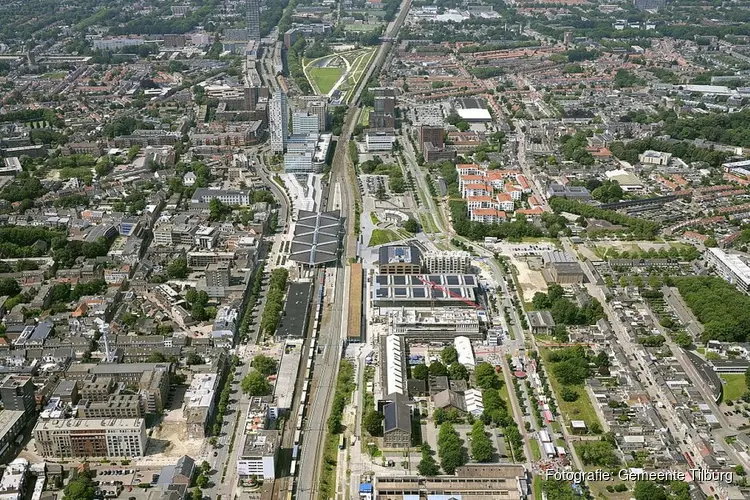 Werk aan het spoor en nieuw perron