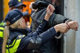 Politie houdt twee verdachten straatroof aan