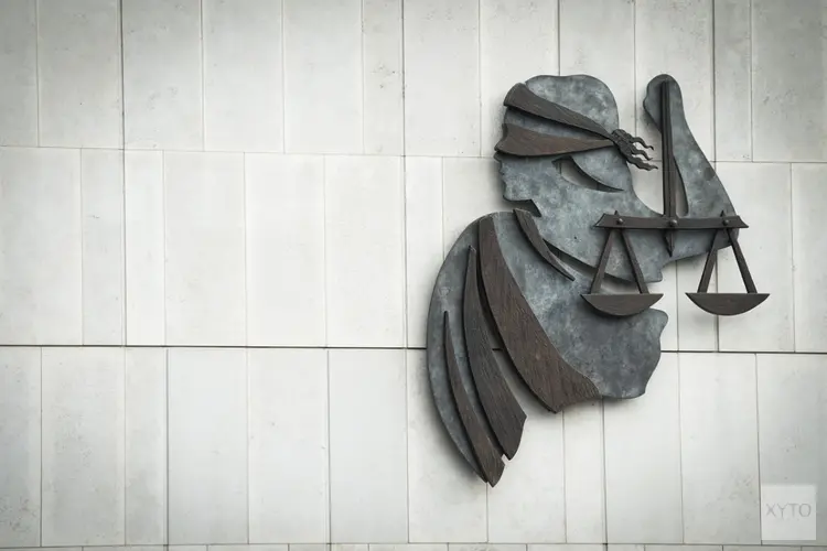 Verdachte van gifmoord twee dagen voor vonnis overleden