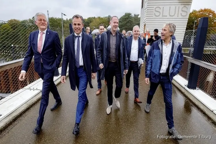 Minister Harbers positief over renovatie Sluis II