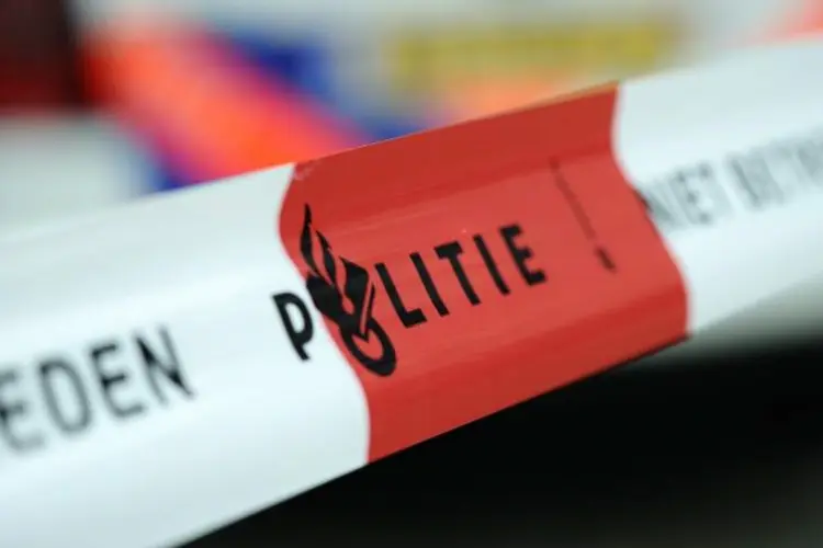 Molotovcocktail ontploft op het trottoir