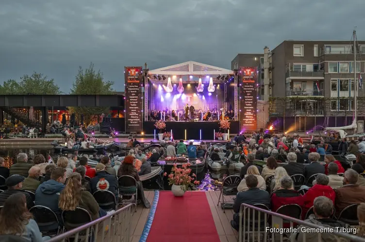 Genieten van bevrijdingsconcert in de Piushaven