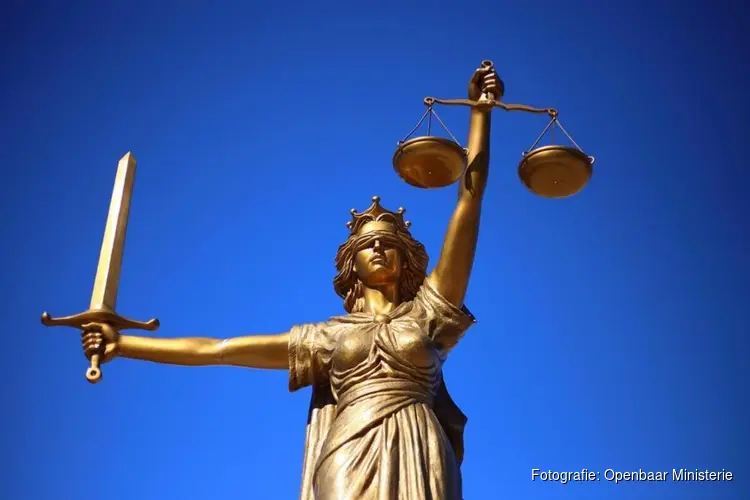 Verdachten van bekladding gemeentehuis Tilburg gedagvaard voor politierechter
