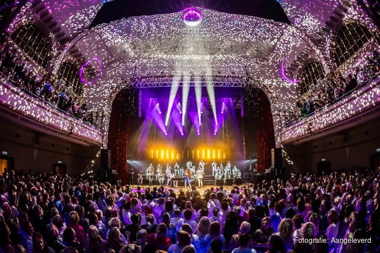 Discophonic Orchestra blaast de gloriedagen van disco nieuw leven in en laat heel Tilburg dansen