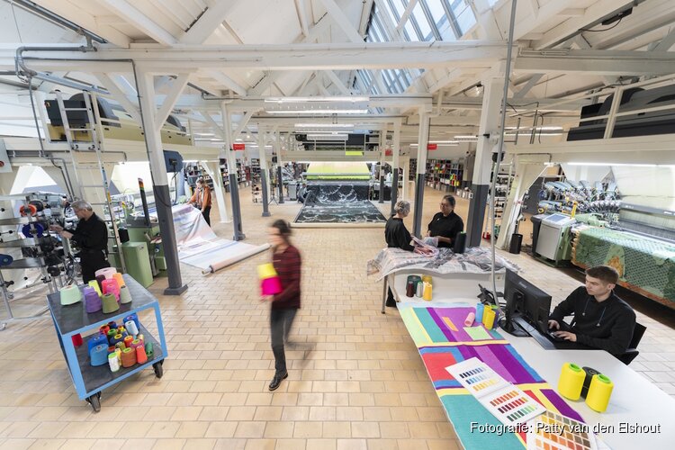 TextielLab viert 25 jaar: waar makers en machines samen de toekomst van textiel vormgeven