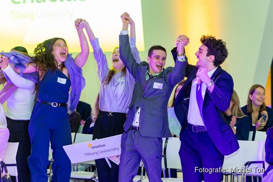 Tilburgse studenten winnen nationale titel met noodnetwerk voor rampen en gaan naar World Cup in Brazilië